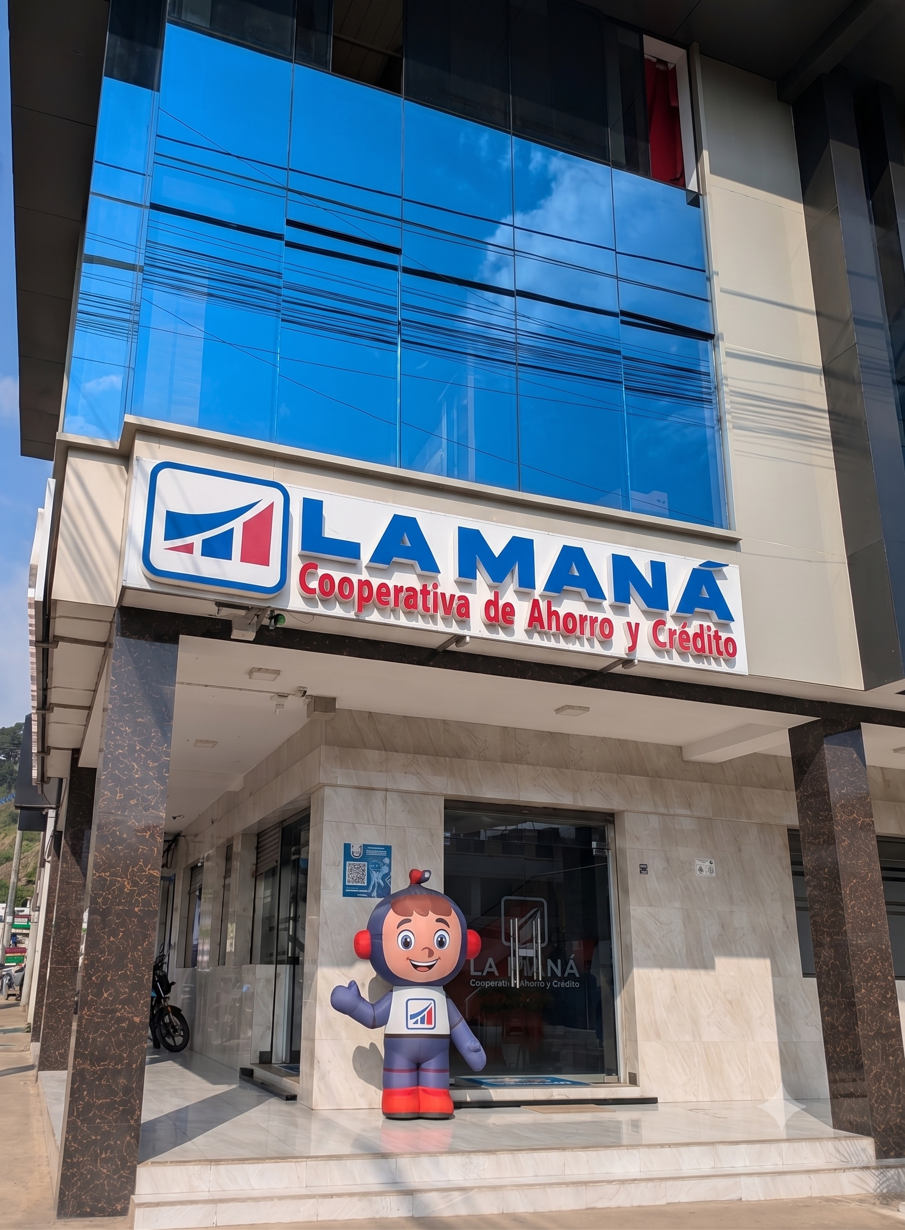 Edificio Principal Cooperativa La Maná